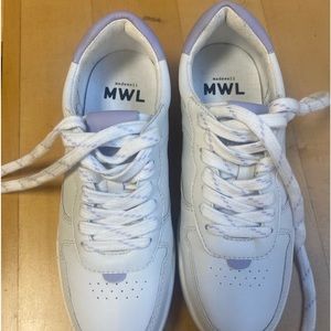 BRAND NEW - not on the website anymore! 
Run a bit small and narrow